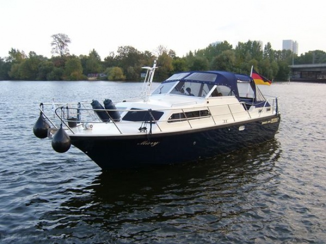 FB Yachtcharter :: Motoryacht Lilly FB Yachtcharter :: Motoryacht Lilly