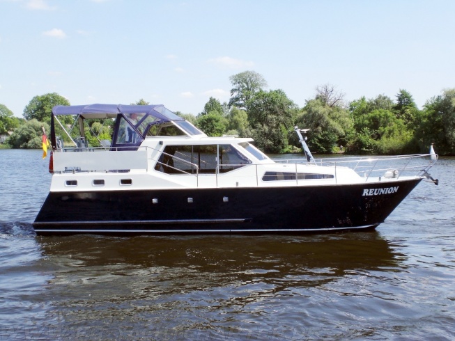 FB Yachtcharter :: Motoryacht Reunion FB Yachtcharter :: Motoryacht Reunion