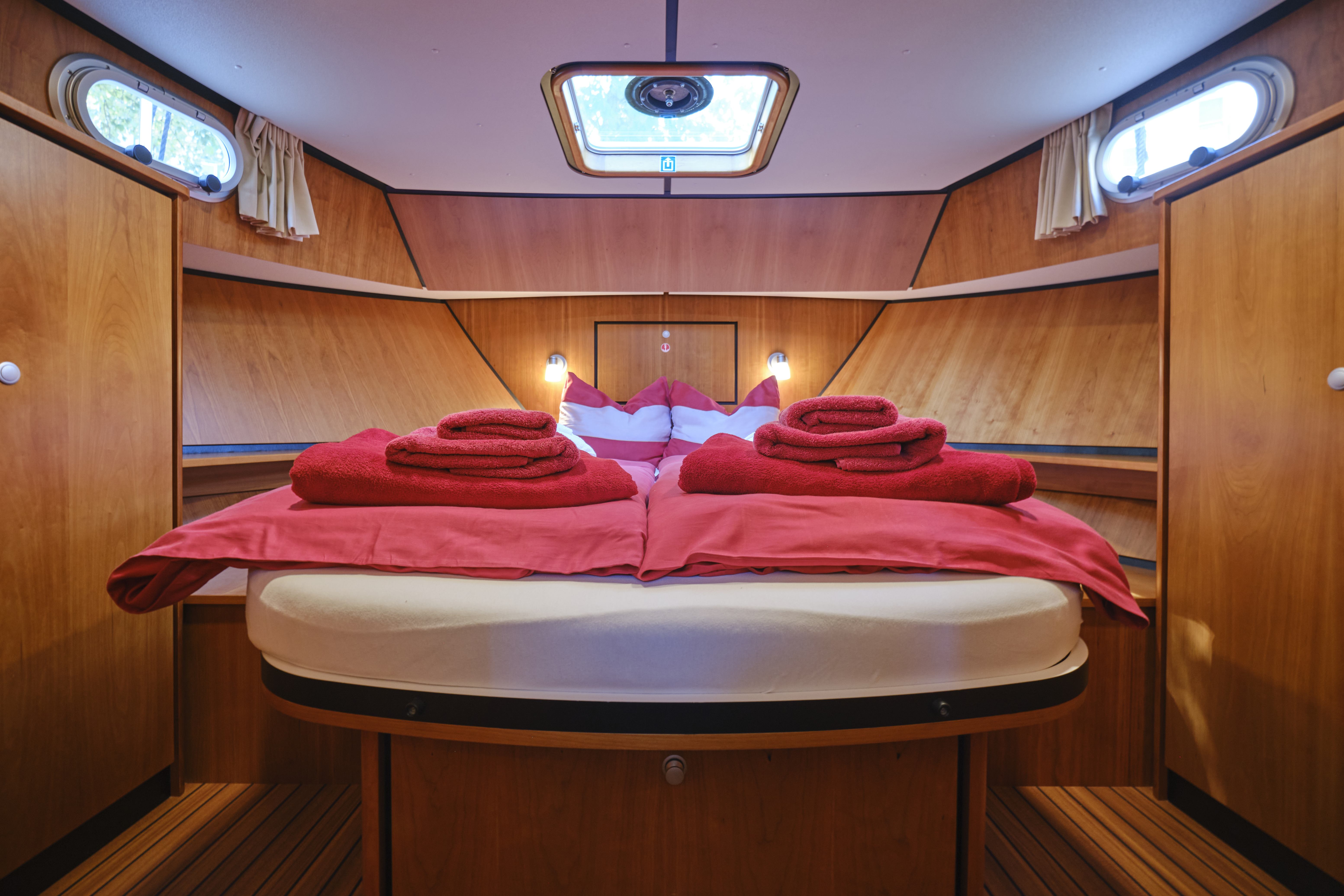 FB Yachtcharter :: Motoryacht Ceres Kajüte_Bug FB Yachtcharter :: Motoryacht Ceres Kajüte_Bug