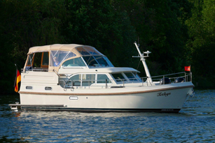 FB Yachtcharter :: Motoryacht Tethys FB Yachtcharter :: Motoryacht Tethys