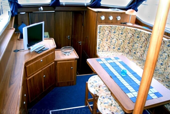 FB Yachtcharter :: Luxusyacht Gina - Carina Salon