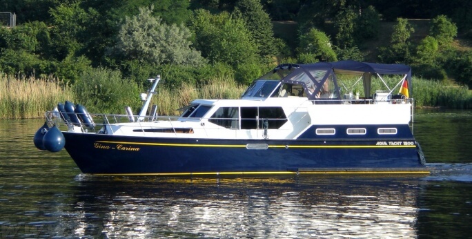 FB Yachtcharter :: Luxusyacht Gina - Carina Seitenansicht FB Yachtcharter :: Luxusyacht Gina - Carina Seitenansicht