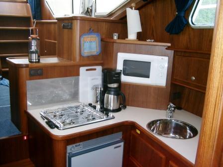 FB Yachtcharter :: Luxusyacht Gina - Maria Pantry