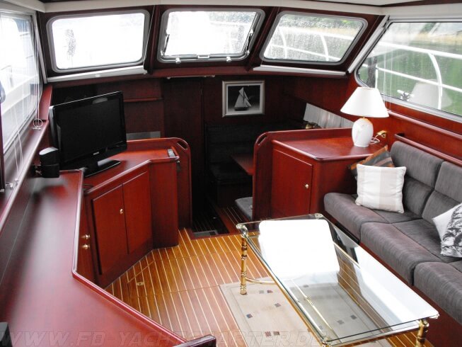 FB Yachtcharter :: Luxusyacht Tahoe III Salon