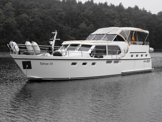 FB Yachtcharter :: Luxusyacht Tahoe III Außenansicht FB Yachtcharter :: Luxusyacht Tahoe III Außenansicht
