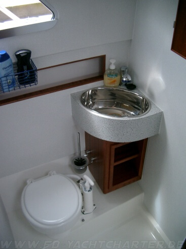 FB Yachtcharter :: Motoryacht Ammy Nasszelle FB Yachtcharter :: Motoryacht Ammy Nasszelle