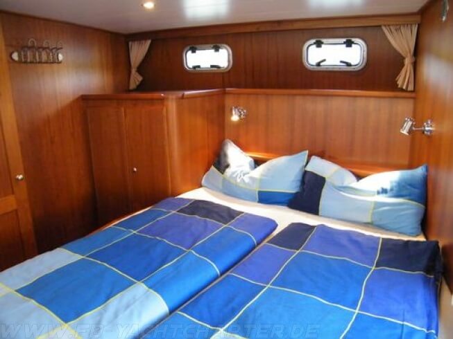 FB Yachtcharter :: Motoryacht Bea Heckkabine FB Yachtcharter :: Motoryacht Bea Heckkabine