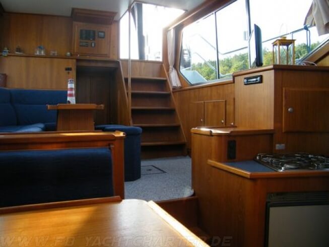 FB Yachtcharter :: Motoryacht Bea Salon FB Yachtcharter :: Motoryacht Bea Salon