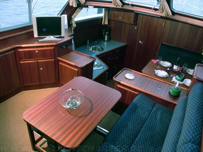 FB Yachtcharter :: Motoryacht Clara Salon