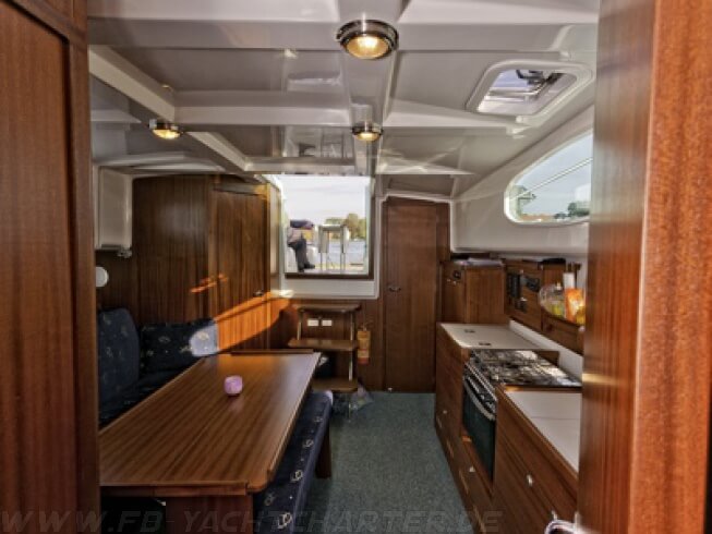 FB Yachtcharter :: Motoryacht Constancia Pantry_/_Salon