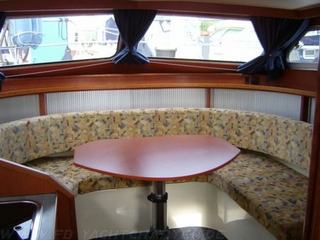 FB Yachtcharter :: Motoryacht Lilly Salon FB Yachtcharter :: Motoryacht Lilly Salon