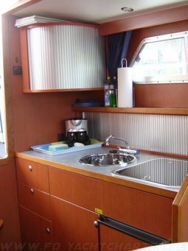 FB Yachtcharter :: Motoryacht Mary Pantry