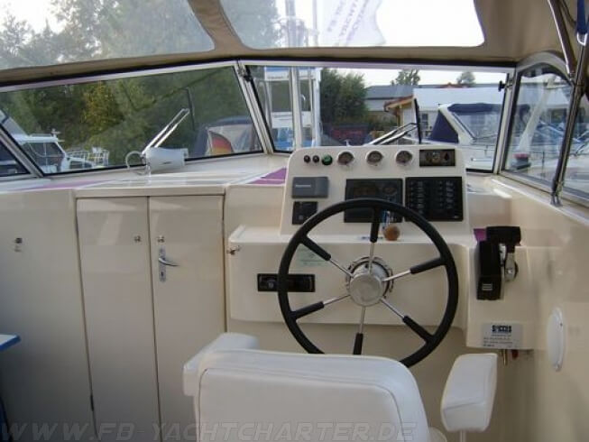 FB Yachtcharter :: Motoryacht Mary Plicht FB Yachtcharter :: Motoryacht Mary Plicht