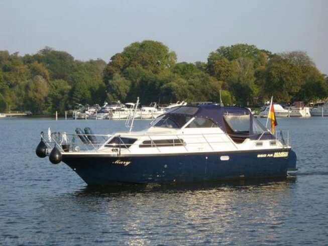 FB Yachtcharter :: Motoryacht Mary Seitenansicht FB Yachtcharter :: Motoryacht Mary Seitenansicht