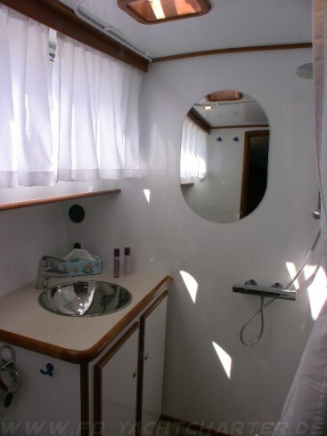 FB Yachtcharter :: Motoryacht Melina Nasszelle FB Yachtcharter :: Motoryacht Melina Nasszelle