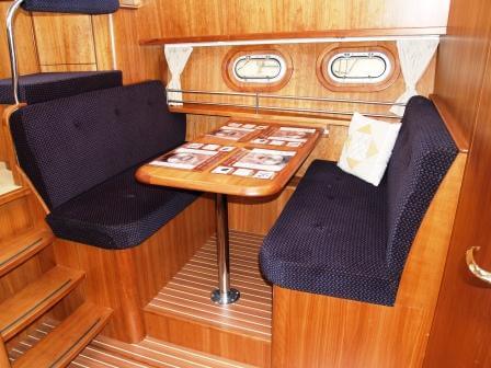 FB Yachtcharter :: Motoryacht MS Franziska Dinette