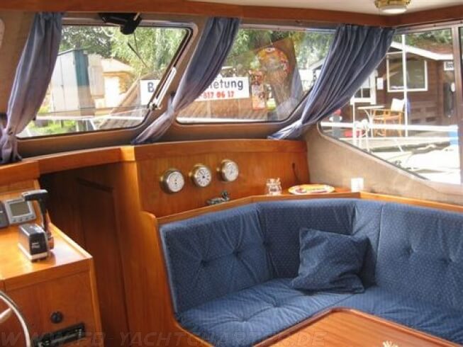 FB Yachtcharter :: Motoryacht Reunion Salon FB Yachtcharter :: Motoryacht Reunion Salon